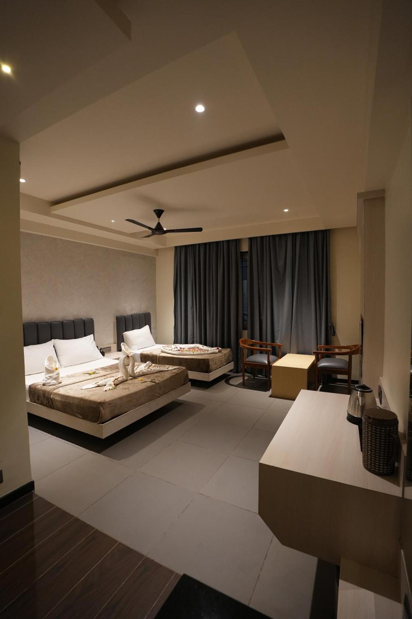 Hotel Swathi Hospet Extérieur photo