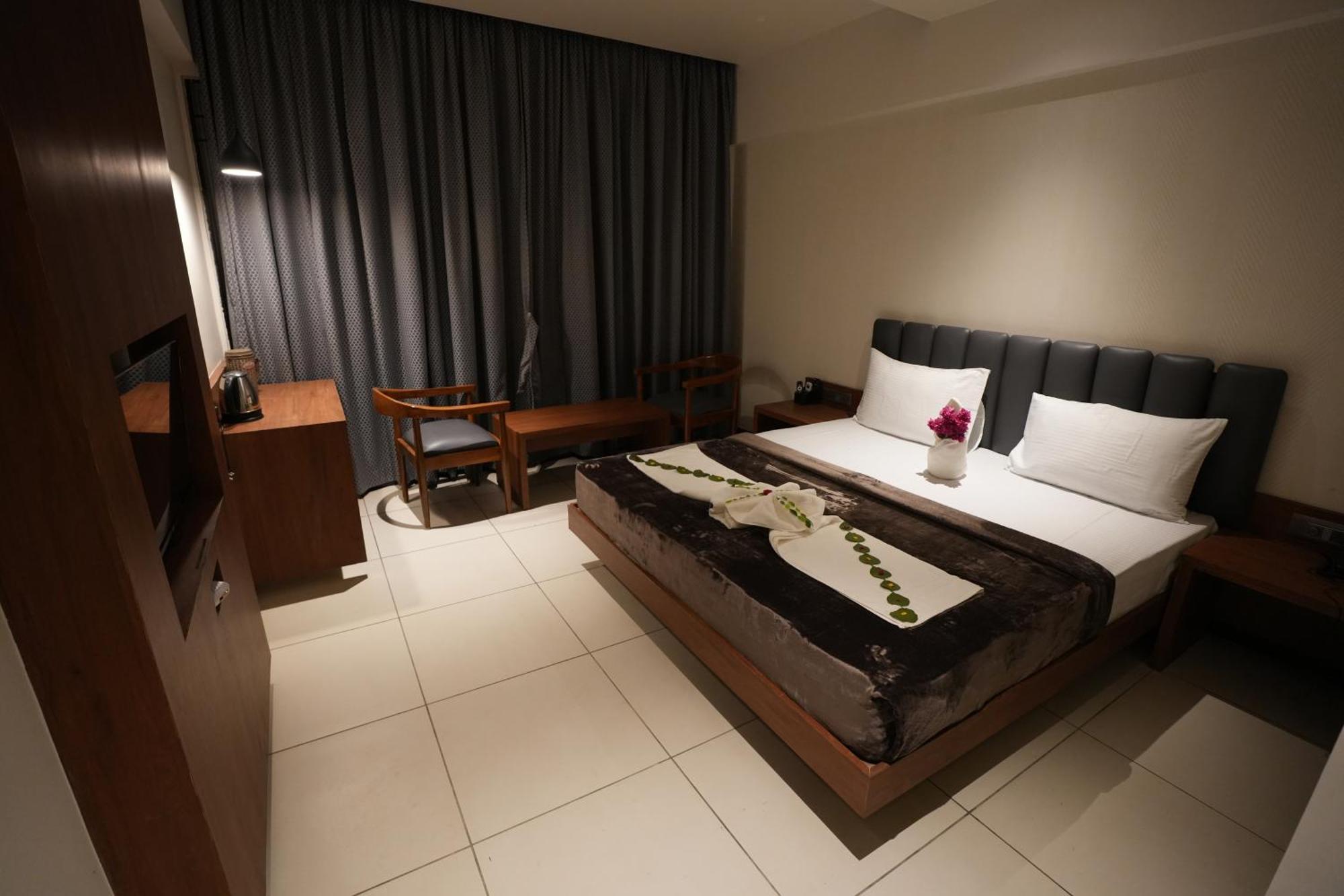 Hotel Swathi Hospet Extérieur photo