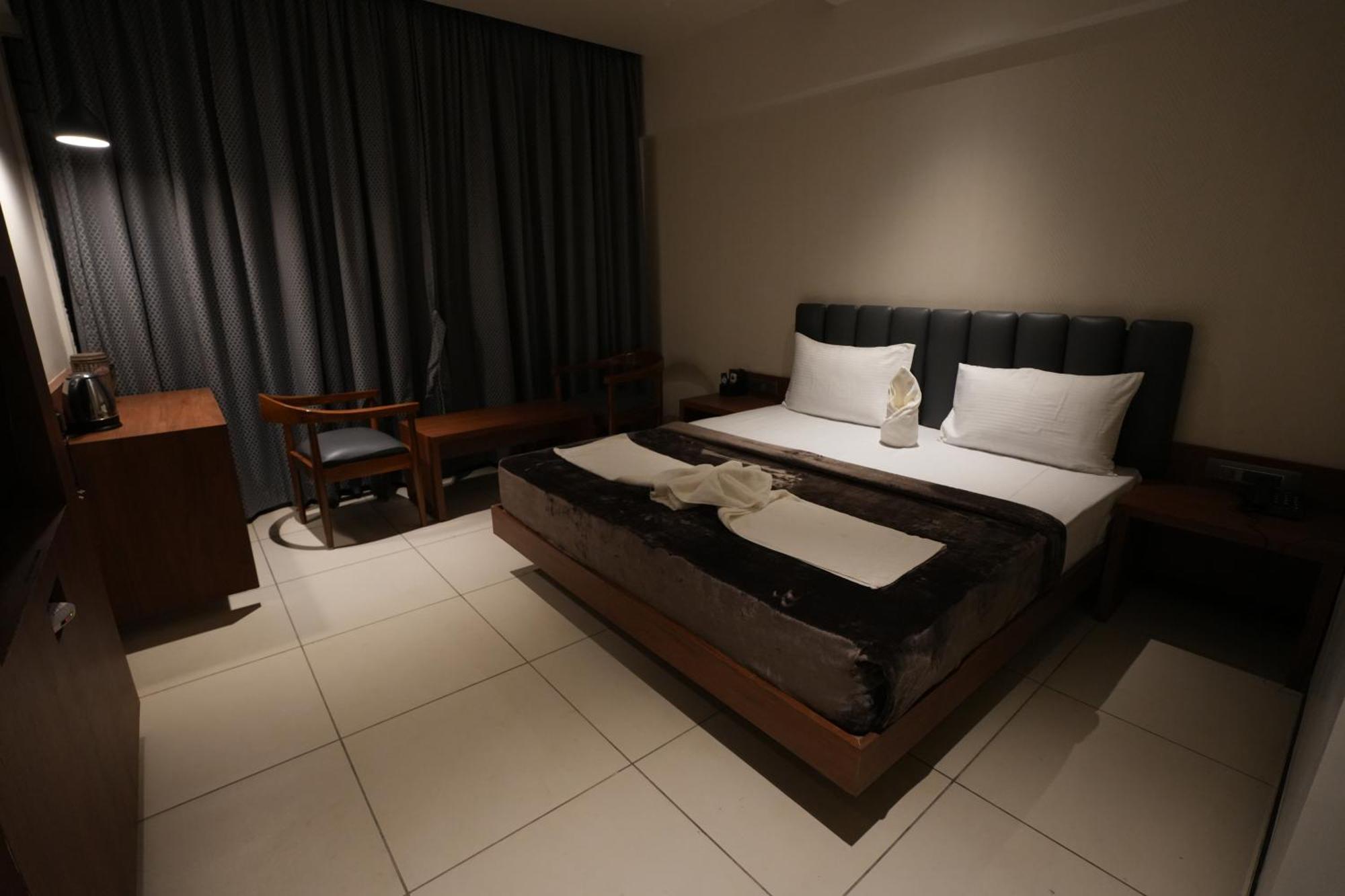 Hotel Swathi Hospet Extérieur photo