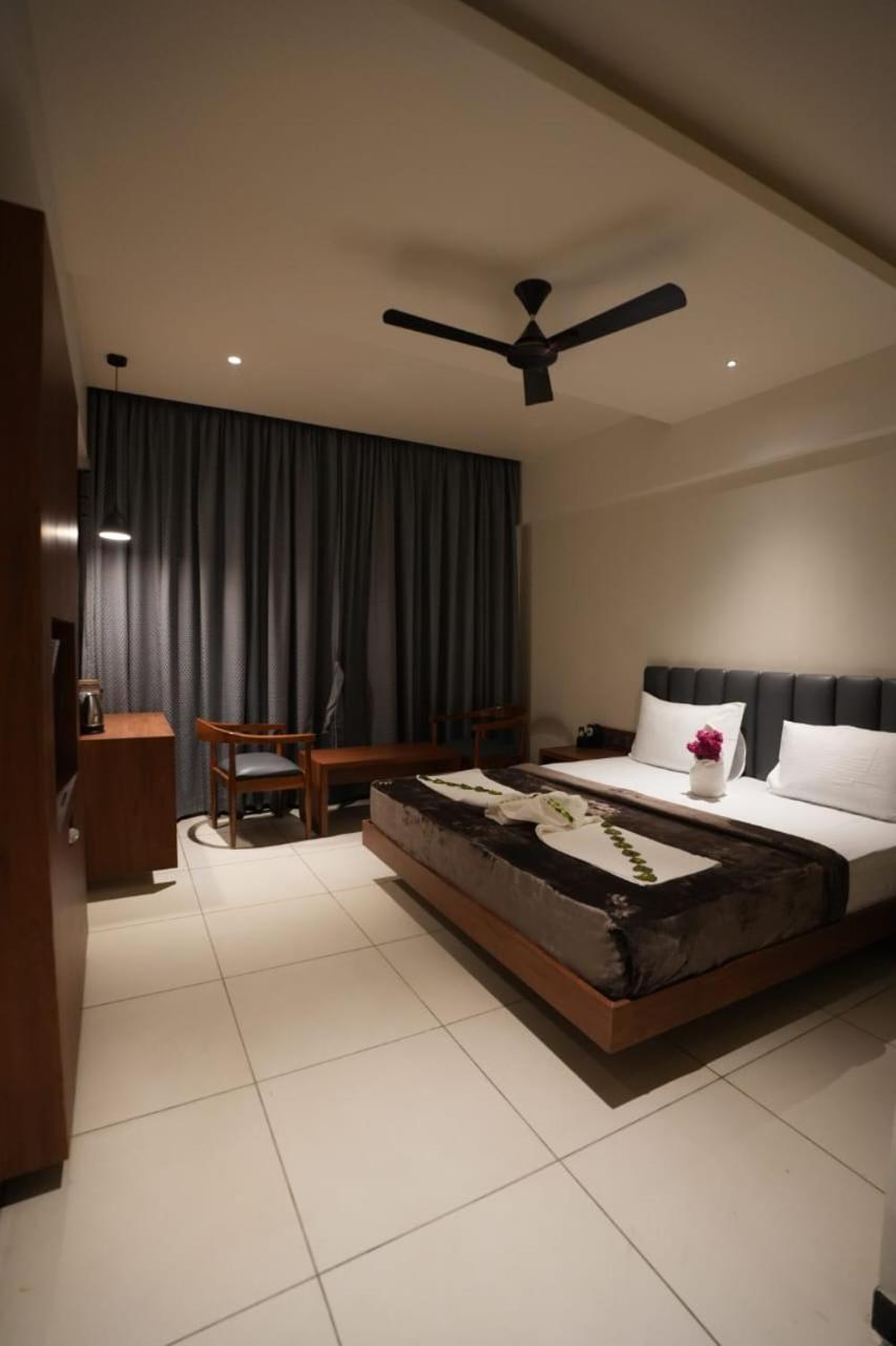 Hotel Swathi Hospet Extérieur photo