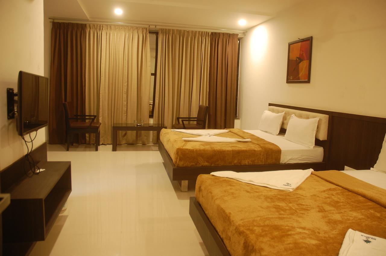 Hotel Swathi Hospet Extérieur photo