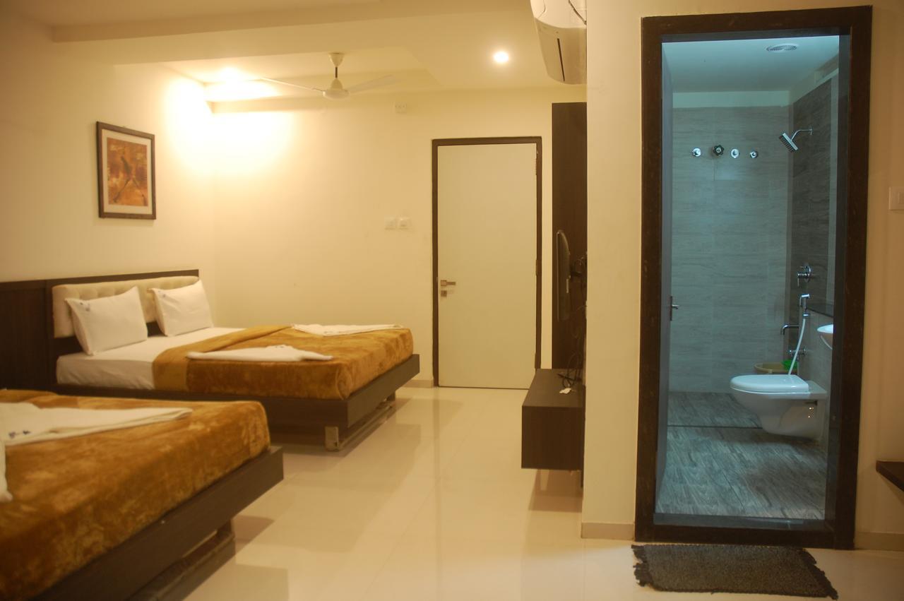 Hotel Swathi Hospet Extérieur photo
