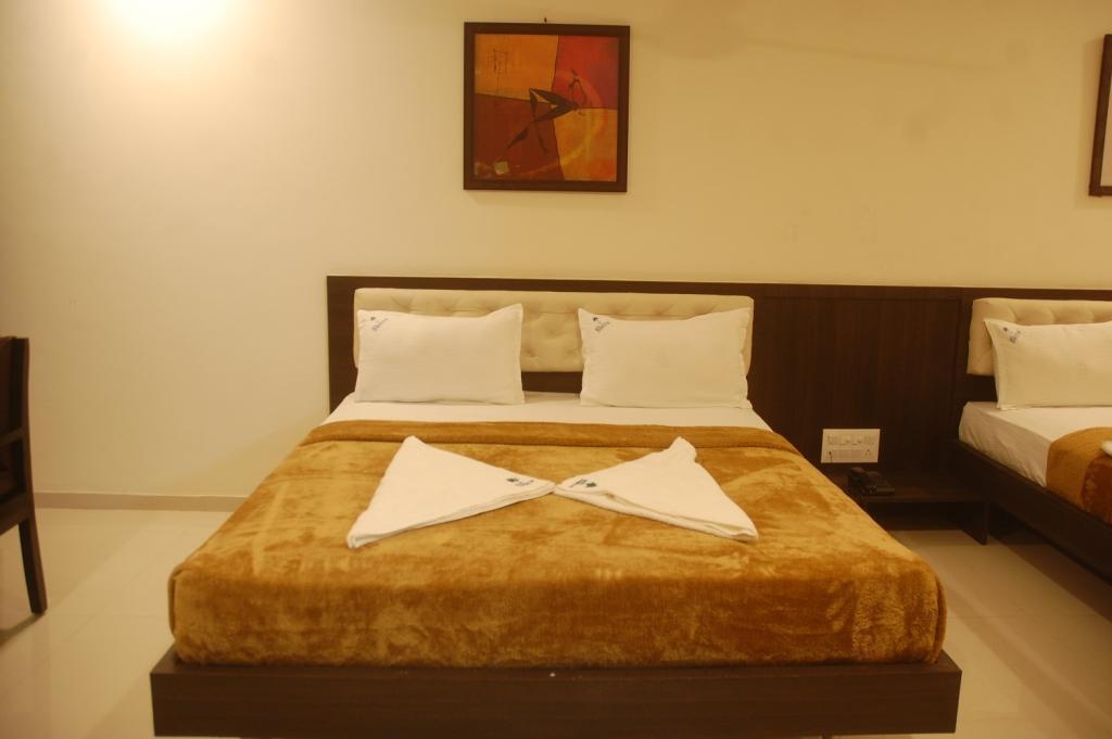 Hotel Swathi Hospet Extérieur photo
